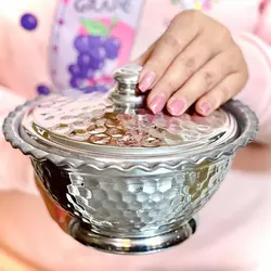آجیل خوری و شکلات خوری