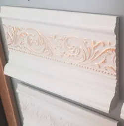 قرنیز پی وی سی سفید طرح گلدار طلایی 11 سانت به طول 3 متر کد 1171