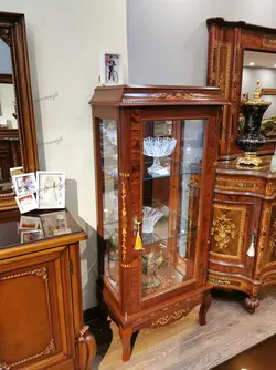 ویترین کوتاه مدل تاجدار کف معرق