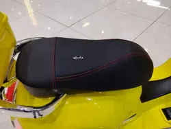 موتور شارژی وسپا ریموت دار باکس دار زرد