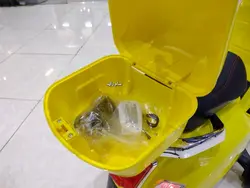 موتور شارژی وسپا ریموت دار باکس دار زرد