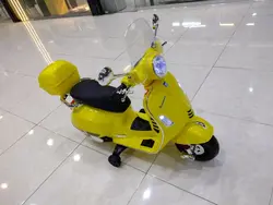 موتور شارژی وسپا ریموت دار باکس دار زرد