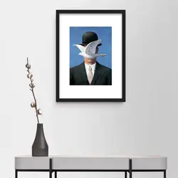 قاب عکس ماگریت | مردی با کلاه بولر Man in a Bowler Hat