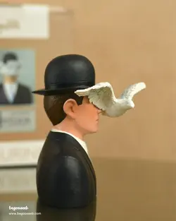 فیگور پاراستون مردی با کلاه بولر The Man with the Bowler hat