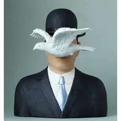فیگور پاراستون مردی با کلاه بولر The Man with the Bowler hat
