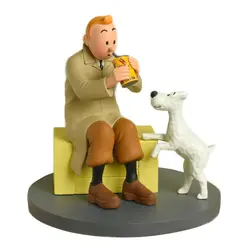 فیگور تن تن و قوطی خرچنگ Tintin looking at the crab tin