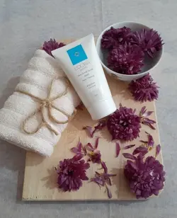 ماسک اسکراب حاوی عصاره صدف دریایی لدورا 150 میلی لیتر