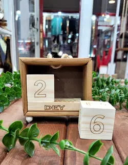 تقویم چوبی ریمون دو رنگ مهره ای