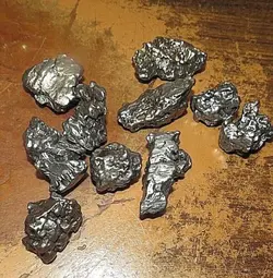 مجموعه شهاب سنگ‌های «کامپو دل سیلو» به وزن 250 گرم - موسسه طبیعت آسمان شب | فروشگاه تلسکوپ دوچشمی میکروسکوپ