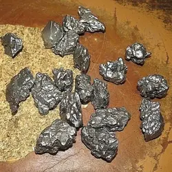 مجموعه شهاب سنگ‌های «کامپو دل سیلو» به وزن 250 گرم - موسسه طبیعت آسمان شب | فروشگاه تلسکوپ دوچشمی میکروسکوپ