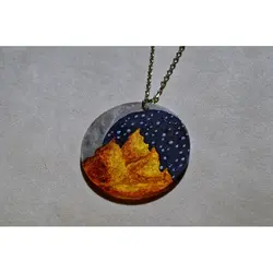 گردنبند نجومی کوه و ماه - موسسه طبیعت آسمان شب | فروشگاه تلسکوپ دوچشمی میکروسکوپ