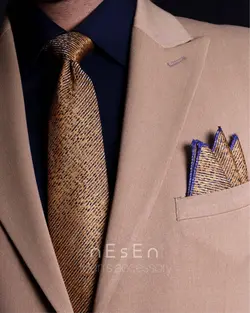 ست کراوات و دستمال جیب مردانه نسن | طلایی | طرح کجراه