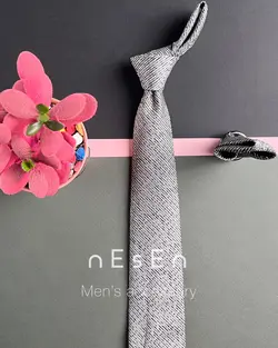 ست کراوات و دستمال جیب مردانه نسن | نقره ای | طرح کجراه