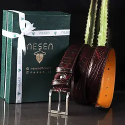 خرید آنلاینکمربند مردانه چرم طبیعی نسن - طرح کروکودیل زرشکی مدل زبانه‌دار KK2 - کراوات نسن