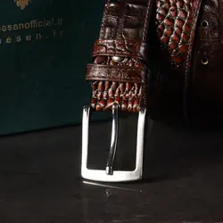 خرید آنلاینکمربند مردانه چرم طبیعی نسن - طرح کروکودیل قهوه‌ای روشن مدل زبانه‌دار KK1 - کراوات نسن