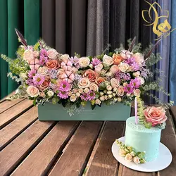 باکس گل و کیک برای همسر | باکس گل لاکچری درنا برای تولد همسر