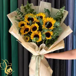 دسته گل و کیک برای تولد دوست صمیمی | دسته گل آفتابگردان