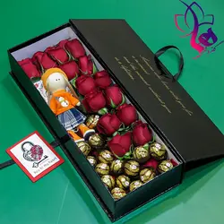 باکس گل و شکلات و عروسک مدل آوا | قیمت باکس گل آوا