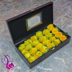 باکس گل رز زرد مدل ژیوان {جعبه گل چرمی با 20 شاخه رز زرد }