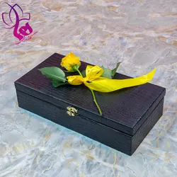 باکس گل رز زرد مدل ژیوان {جعبه گل چرمی با 20 شاخه رز زرد }