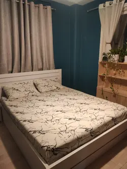 ست ملحفه کشدار دو نفره و روبالشی دو عددی طرح برگ رنگ شیری