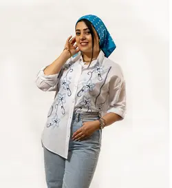 شومیز گلدوزی نخی ترک رنگ آبی طرح نیلوفر