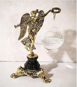 تنگ برنزی مدل دختر گیتار زن سنگ مشکی