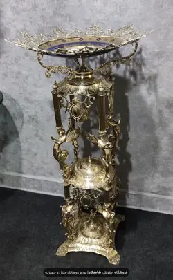 کنار سالنی میوه خوری ایستاده برنجی برنزی مدل ۸ فرشته با ظرف سرمه ای