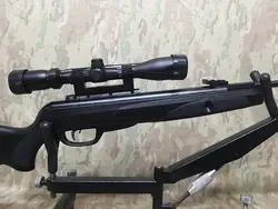 تفنگ بادی گامو بلک نایت در حد پلمپ به همراه کیف و دوربین سنترپویینت 40*3.9