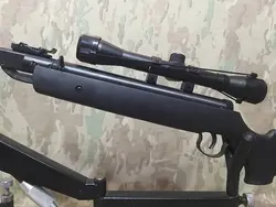 تفنگ بادی نخجیر ایرانی در حد پلمپ به همراه کیف تفنگ و ساچمه