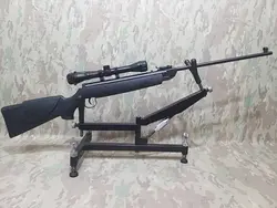 تفنگ بادی نخجیر ایرانی در حد پلمپ به همراه کیف تفنگ و ساچمه