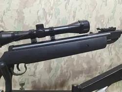 تفنگ بادی نخجیر ایرانی در حد پلمپ به همراه کیف تفنگ و ساچمه