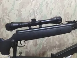 تفنگ بادی نخجیر ایرانی در حد پلمپ به همراه کیف تفنگ و ساچمه