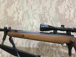 تفنگ بادی بنجامین امریکایی NPXL 1100 در حد آكبند همراه دوربین فابریک سنتر پوینت ٤٠*٩-٣ با قدرت ۳۵ ژول