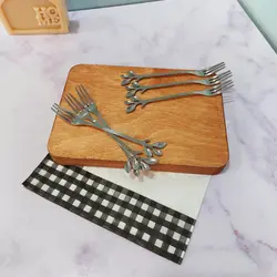 قاشق و چنگال و کارد طرح برگ