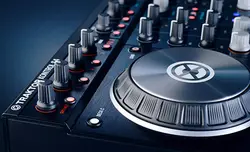 دستگاه دی جی کنترلر نیتیو اینسترو منتس مدل Traktor Kontrol S4 MK2 (محصول کارکرده)