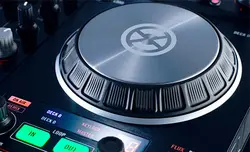 دستگاه دی جی کنترلر نیتیو اینسترو منتس مدل Traktor Kontrol S4 MK2 (محصول کارکرده)