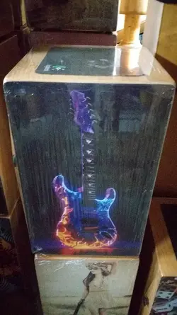 کاخن پژواکوب طرح دار قابل کوک با کاور ابردار cajon