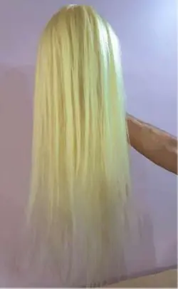 سر مانکن مو شینیون و بافت و کوتاهی و رنگ همراه با گیره رومیزی بلوند خیلی روشن