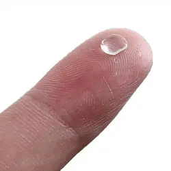ذره بین شیشه ساعت رولکس روی تقویم