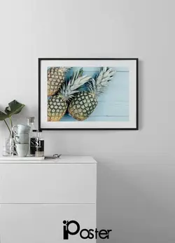 آناناس بر روی چوب