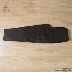 کاپشن شلوار کار مردانه مهندسی مدل یقه ایستاده چهارجیب جلو زیپ دار قاپک دار شلوار جیب دار کمر کشی رنگ مشکی زرد کد 17999