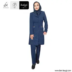 مانتو شلوار اداری پارچه بزیاق رنگ سرمه ای یقه انگلیسی با نواردوزی طلایی کد 29377