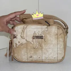 کیف پاسپورتی باربری (Burberry) طرح نقشه