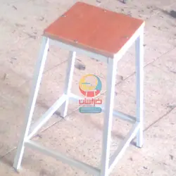 چهارپایه فلزی با صفحه