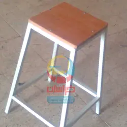 چهارپایه فلزی با صفحه