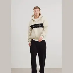 BLOCKING HOODIE – هودی رنگ پوسته تخم مرغ – کلوین کلاین امریکا