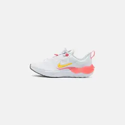 NIKE REACT FLOW 2 (GS) – کفش دویدن خنثی رنگ پالس سفید / سیترون / گرد و غبار فوتون / گچ مرجانی / مرجان دریایی / گریدیرون – نایک امریکا