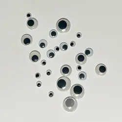 چشم عروسک سیاه‌ و سفید روباه قرمز - کتابفروشی روباه قرمز