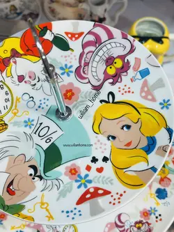 شیرینی خوری آلیس در سرزمین عجایب دیزنی